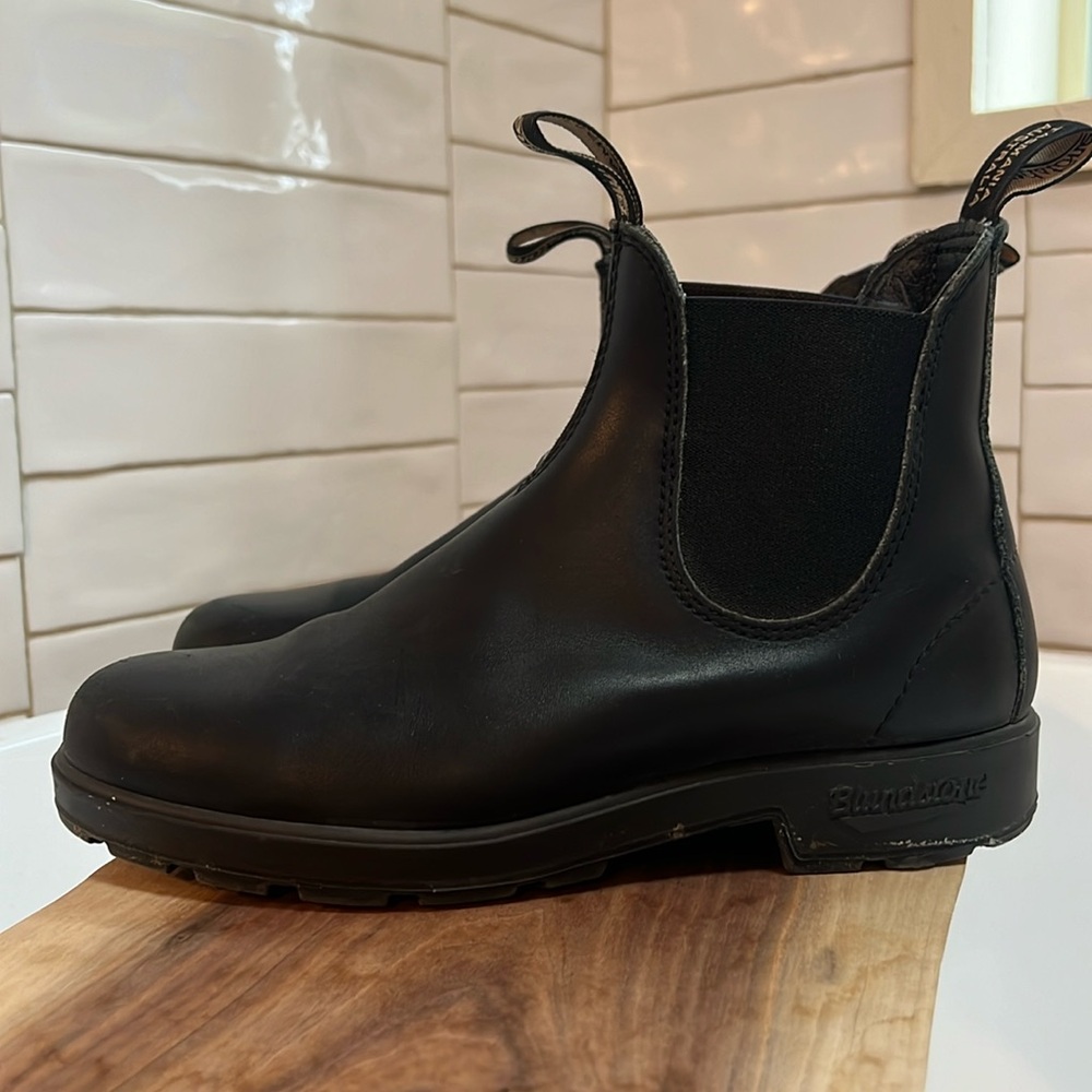 Blundstone Chelsea Boots - black leather - size 9